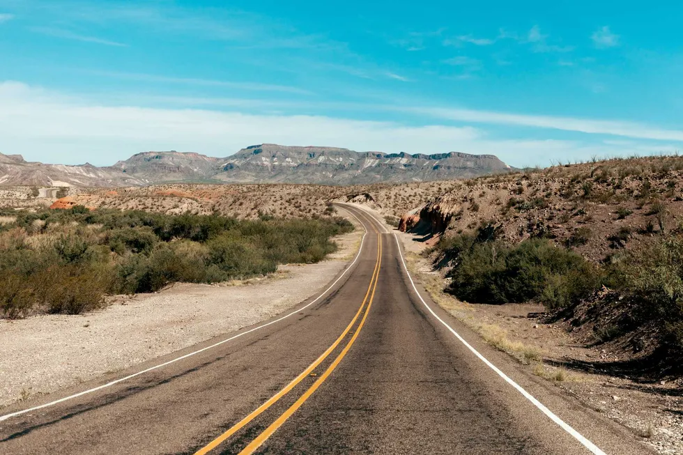Ilustrasi road trip texas untuk artikel Road Trip Texas: Peringkat 6 Tujuan Musim Panas AS