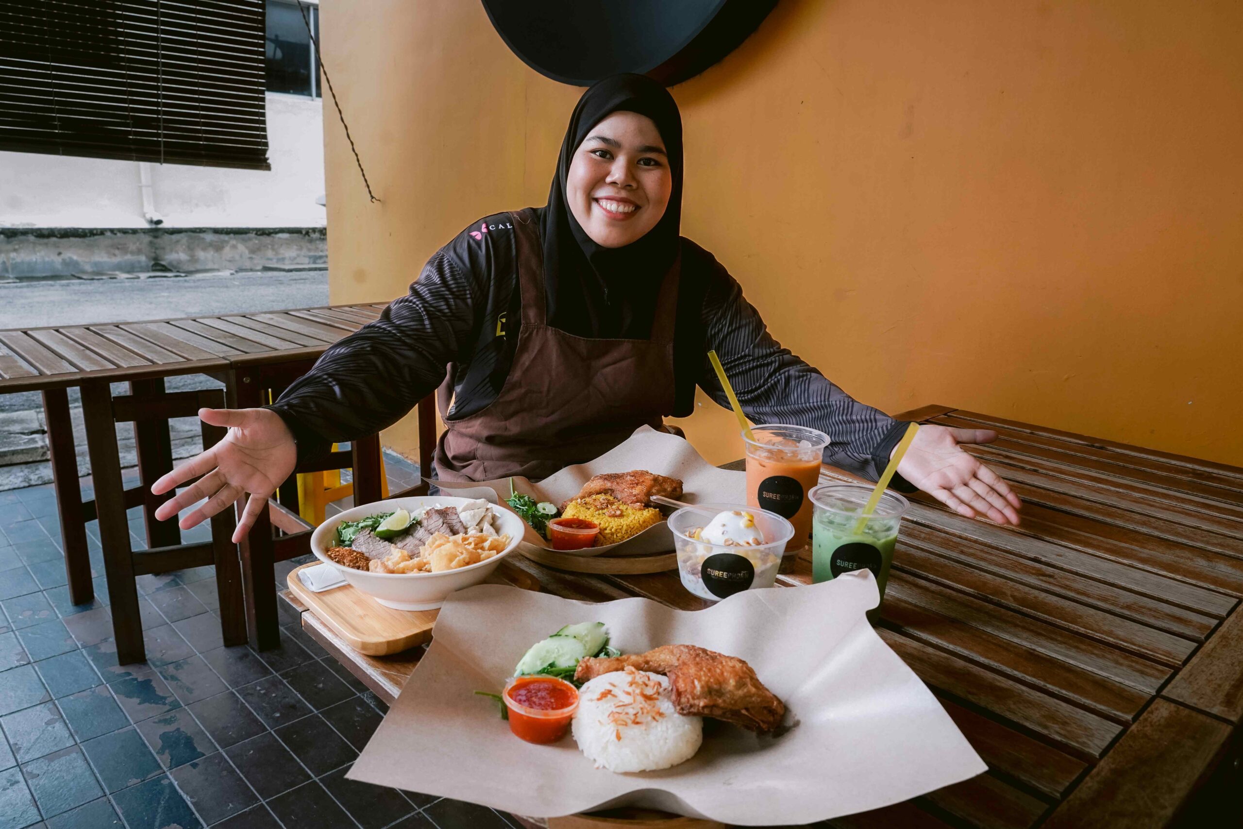 Ilustrasi pulut ayam thai untuk artikel Pulut ayam thai: Keaslian Rasa Pulut Ayam dan Nasi Khaomok…
