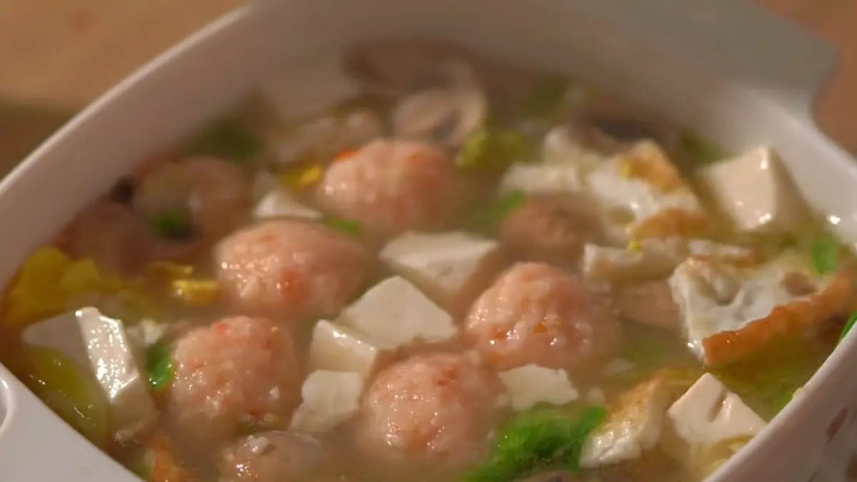 Ilustrasi bakso udang sayur untuk artikel Bakso Udang Sayur Praktis untuk Stok Frozen di Rumah