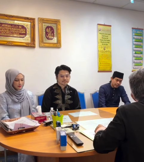 Ilustrasi kael memeluk islam untuk artikel Kael Memeluk Islam, Bagikan Momen Sah di JAWI