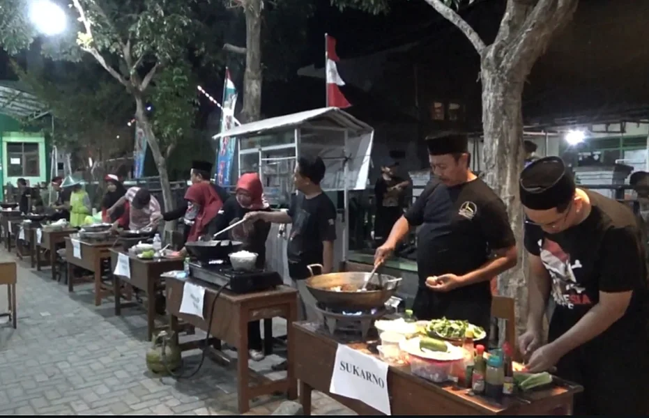 Ilustrasi lomba nasi goreng untuk artikel Lomba Nasi Goreng di Ponorogo, Warga Mayak Adu Rasa Bergaya Unik