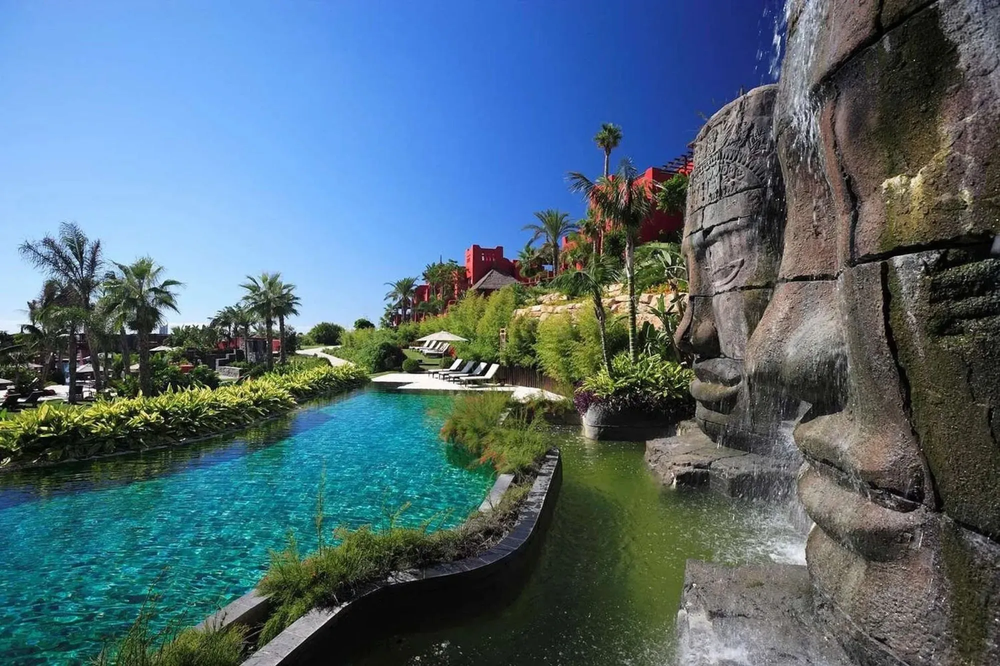 Ilustrasi asia gardens hotel untuk artikel Asia Gardens Hotel: Oase Ala Asia di Spanyol