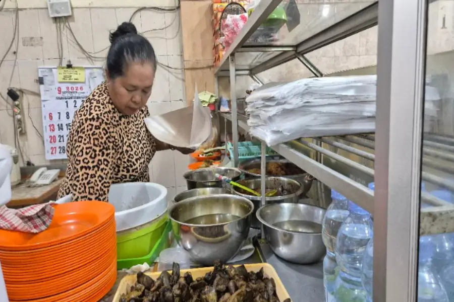 Ilustrasi warung bebek 75 untuk artikel Warung Bebek 75 Ngagel Rejo Jadi Buruan Kuliner Malam